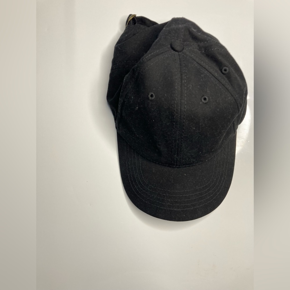 Black Cap 🧢 - Picture 3 of 6